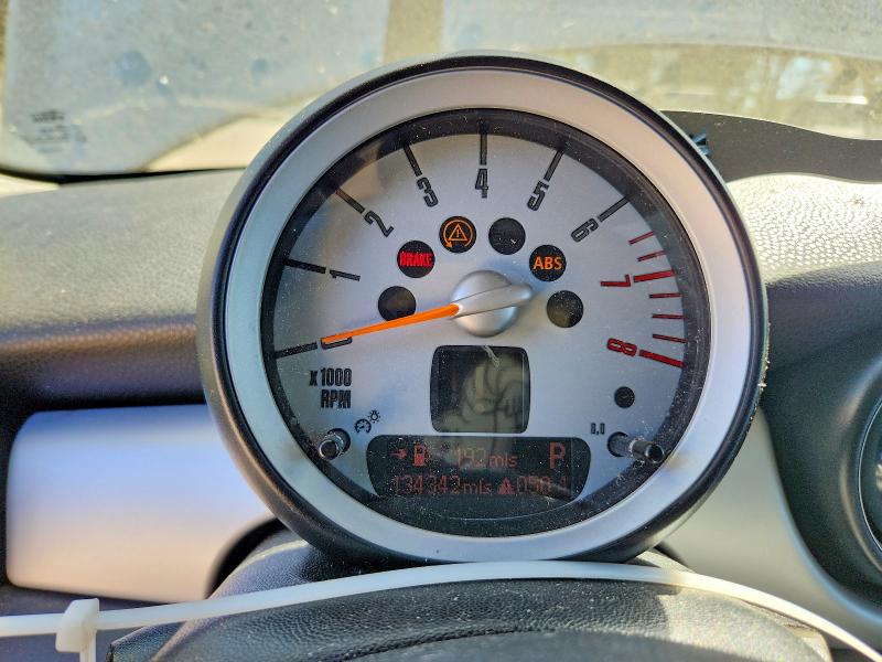 2010 Mini Cooper VIN WMWMF3C50ATZ64264 COPART salvage auction — NORMAL WEAR, Ca - Dis/Dlr/Exp Only Clean Title, sold $325 on 2026-07-31 (photo 9)