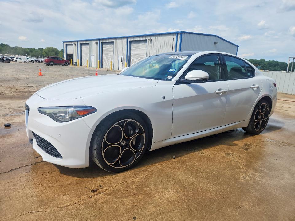 2022 Alfa romeo Giulia VIN ZARFANBN1N7656189 COPART salvage auction — MINOR DENT/SCRATCHES, TX - CERTIFICATE OF TITLE, sold $14,700 on 2026-08-25 (photo 1)