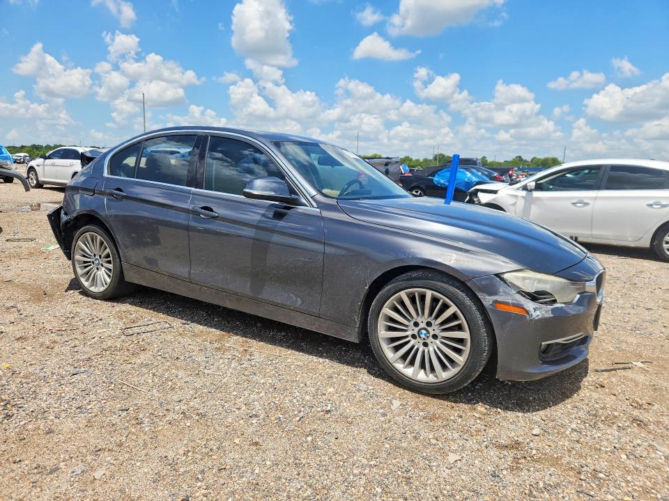 2013 BMW 3er VIN WBA3A5C56DF355611 COPART salvage auction — REAR END, Tx - Salvage Vehicle Title, sold $900 on 2026-08-17 (photo 4)
