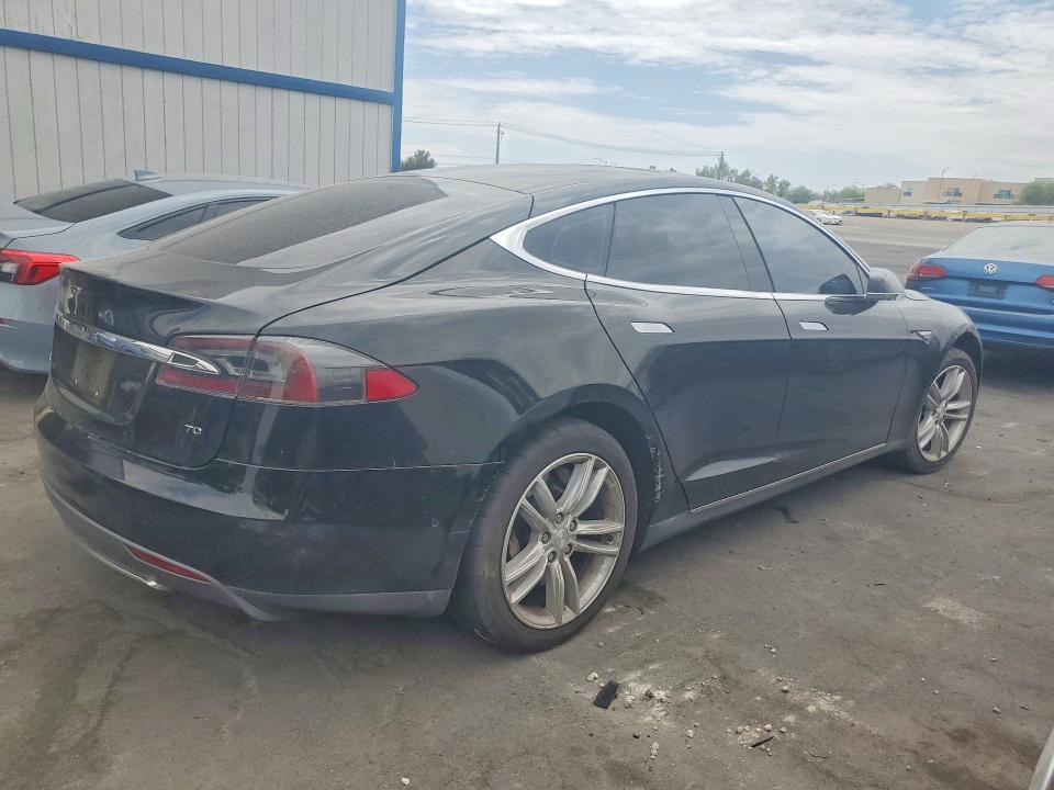 2015 Tesla Model s VIN 5YJSA1E19FF116174 COPART salvage auction — MINOR DENT/SCRATCHES, Nv - Certificate Of Title, sold $1,750 on 2026-07-27 (photo 3)
