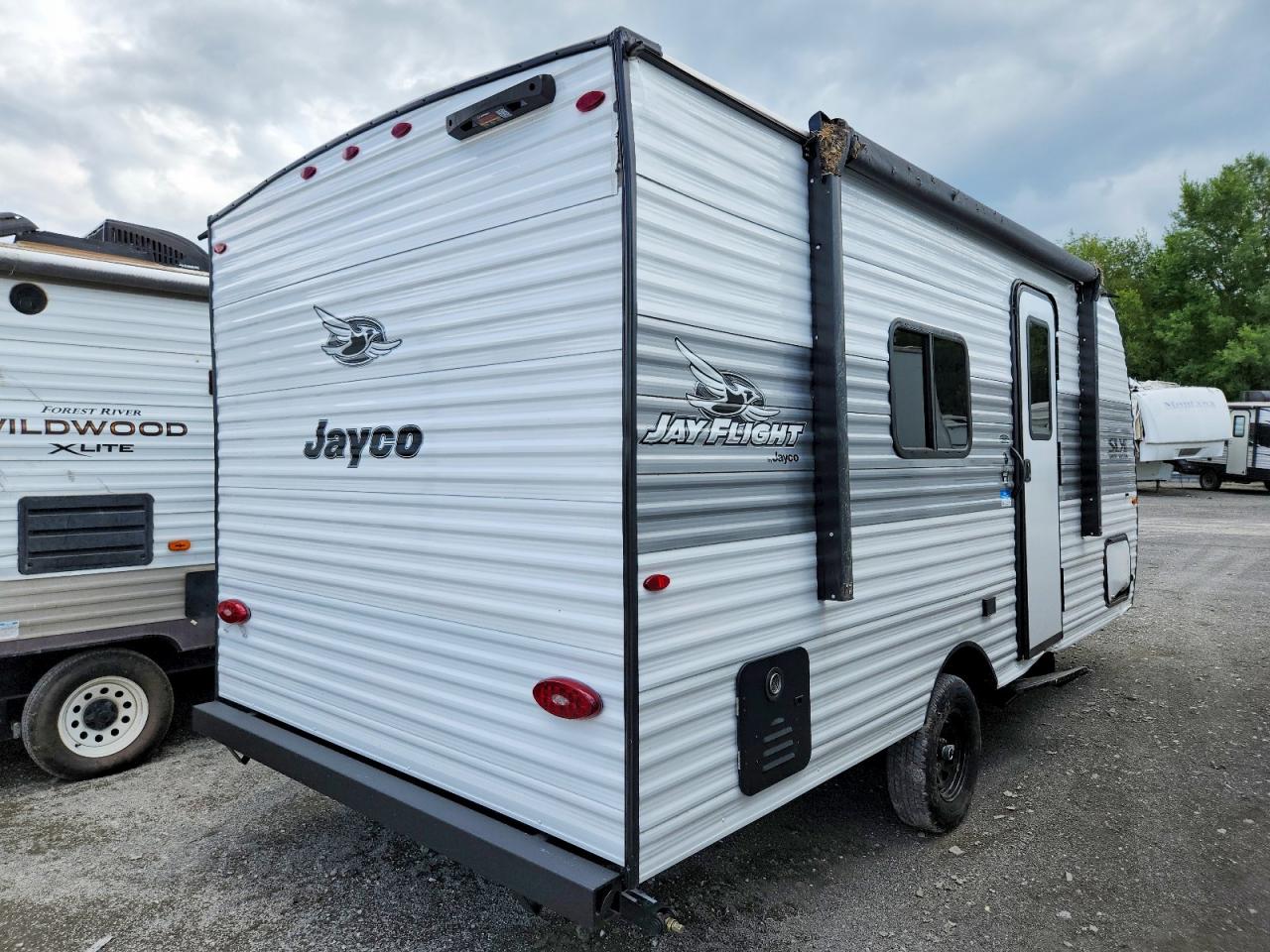 2026 Jayc Jay Flight VIN 1UJBC0AJ9T1Y40364 COPART salvage auction — All Over, IL - SALVAGE CERTIFICATE, sold $2,250 on 2026-10-08 (photo 4)