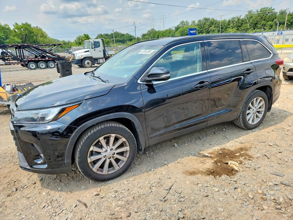 2019 Toyota Highlander VIN 5TDJZRFH5KS563380 COPART salvage auction — MINOR DENT/SCRATCHES, Pa - Certificate Of Salvage, sold $7,700 on 2026-07-30 (photo 1)