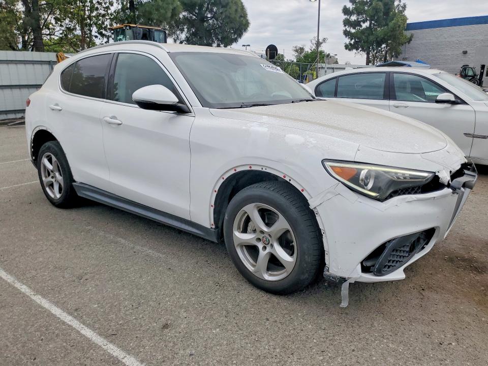 2018 Alfa romeo Stelvio VIN ZASFAKAN8J7B76761 COPART salvage auction — FRONT END, Ca - Dis/Dlr/Exp Only Clean Title, sold $1,050 on 2026-08-06 (photo 4)
