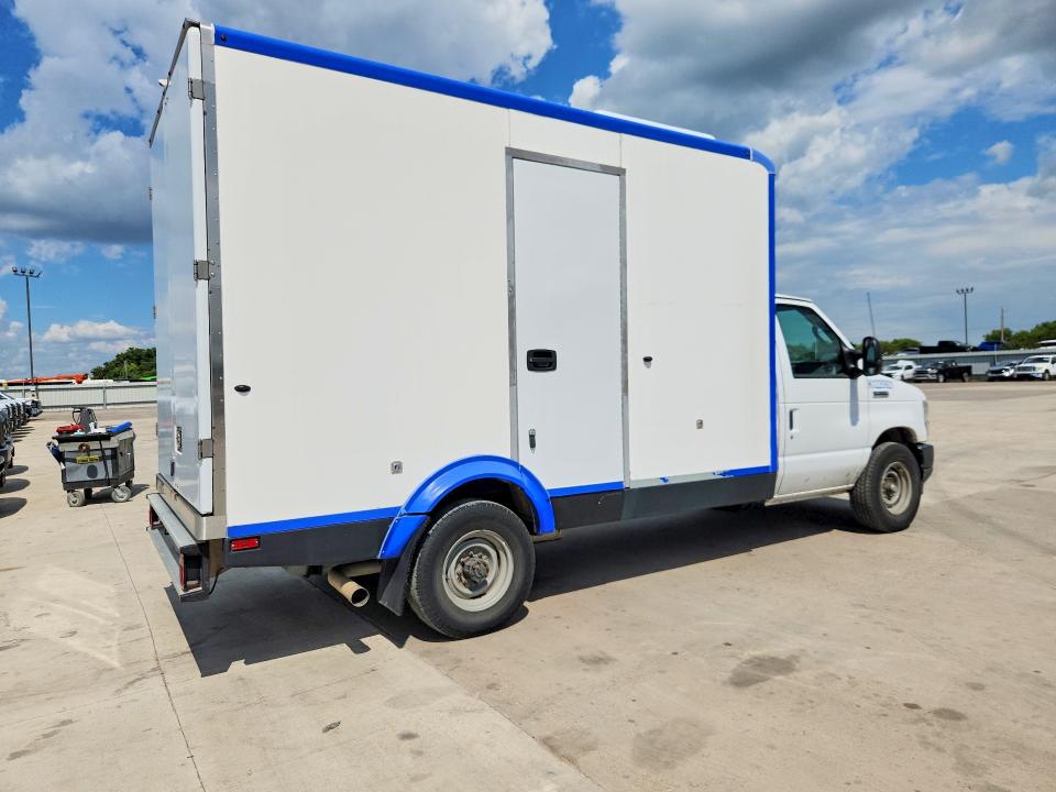 2023 Ford Econoline VIN 1FDWE3FKXPDD00813 COPART salvage auction — NORMAL WEAR, TX - CERTIFICATE OF TITLE, sold $9,400 on 2026-07-29 (photo 3)
