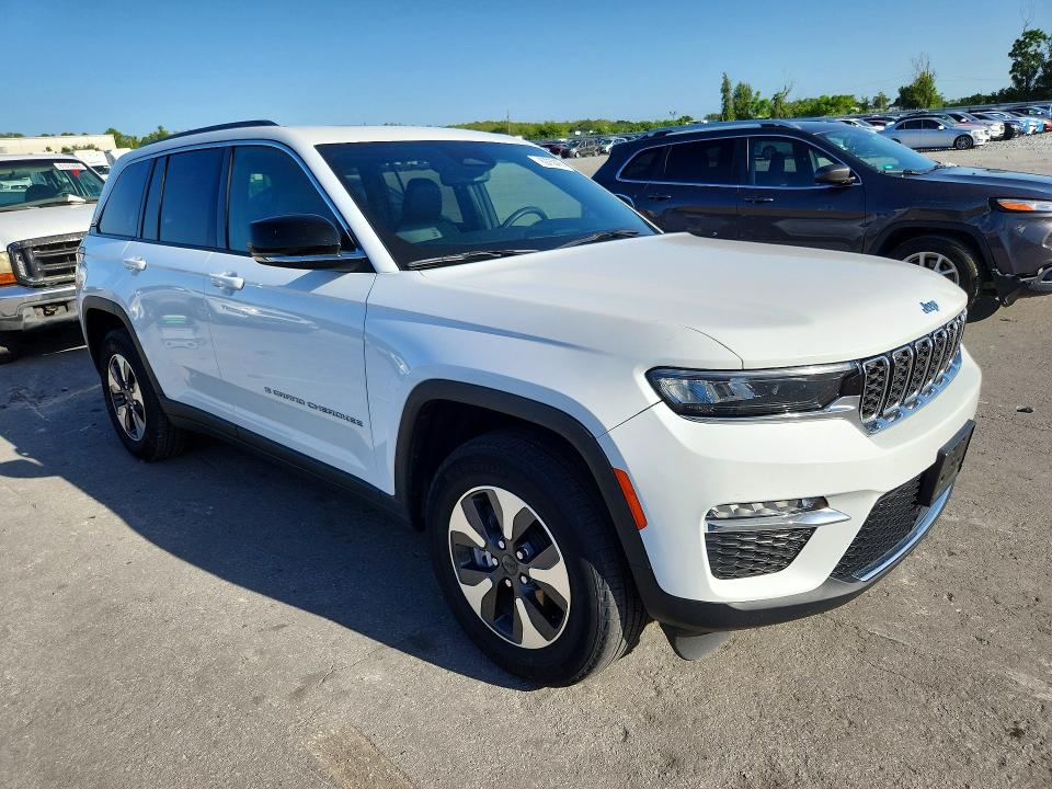 2024 Jeep Cherokee VIN 1C4RJYB6XRC116595 COPART salvage auction — SIDE, MD - CERTIFICATE OF TITLE, sold $21,600 on 2026-07-27 (photo 4)