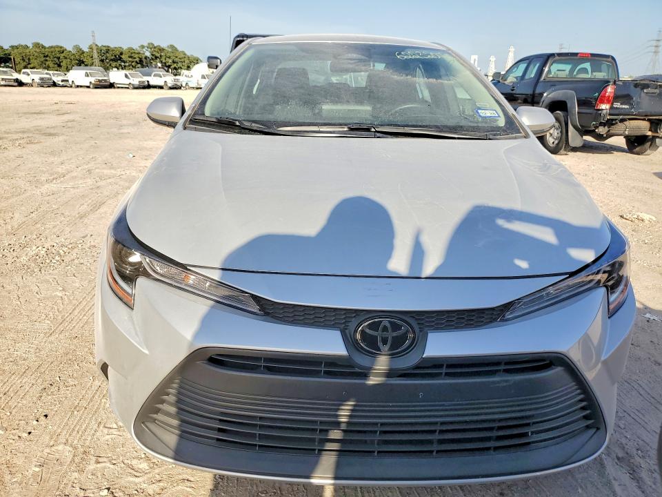 2026 Toyota Corolla VIN 5YFB4MDE5TP432569 COPART salvage auction — WATER/FLOOD, FL - CERT OF TITLE-SLVG REBLD FLOOD, sold $9,300 on 2026-07-28 (photo 5)