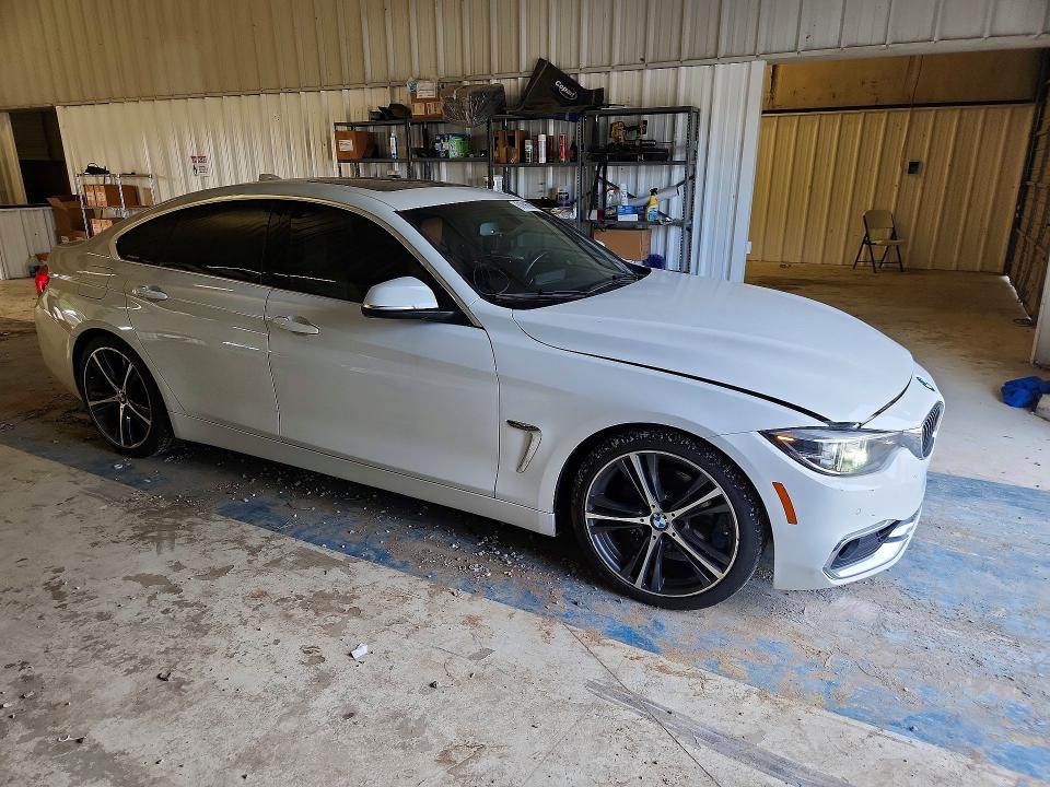 2018 BMW 4er VIN WBA4J1C55JBM11005 COPART salvage auction — NORMAL WEAR, Ms - Certificate Of Title (P), sold $2,050 on 2026-08-26 (photo 4)