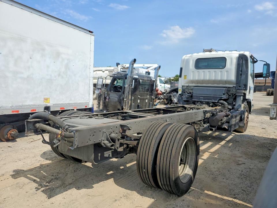 2019 Isuzu Npr VIN JALE5W16XK7302403 COPART salvage auction — MINOR DENT/SCRATCHES, Ca - Dis/Dlr/Exp Only Clean Title, sold $200 on 2026-07-27 (photo 3)