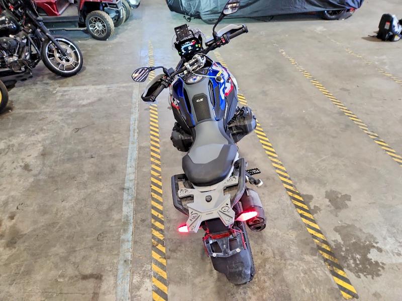 2025 BMW R 1300 VIN WB10M2305S6L52869 COPART salvage auction — REJECTED REPAIR, Salvage Title, sold $11,100 on 2026-07-22 (photo 6)