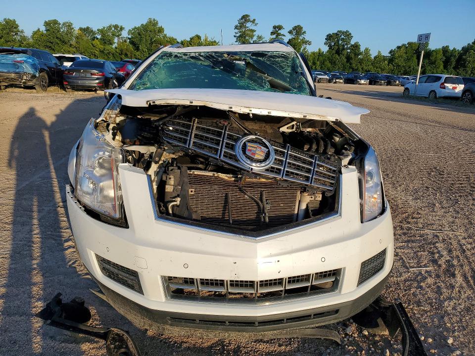 2015 Cadillac Srx VIN 3GYFNBE3XFS532104 COPART salvage auction — ROLLOVER, Tx - Salvage Vehicle Title, sold $225 on 2026-07-17 (photo 5)