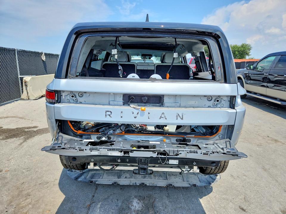 2024 Rivian R1s VIN 7PDSGCBA9RN041425 COPART salvage auction — REAR END, Fl - Cert Of Title Slvg Rebuildable, sold $18,800 on 2026-09-01 (photo 6)