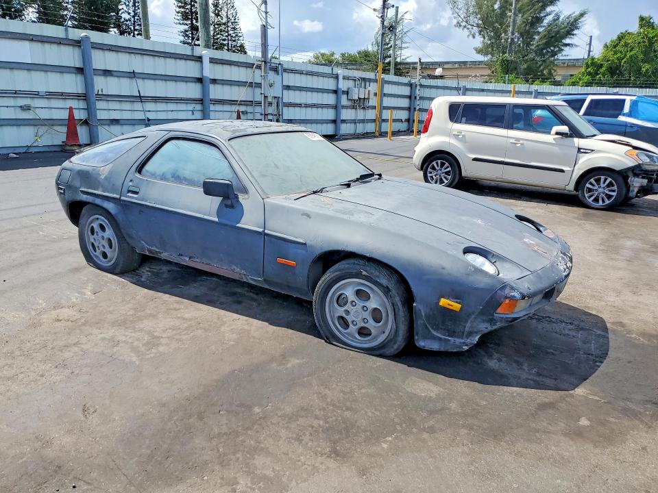 1983 Porsche 928 VIN WP0ZZZ92ZDS840133 COPART salvage auction — WATER/FLOOD, FL - CERT OF TITLE SLVG REBUILDABLE, sold $375 on 2026-08-12 (photo 4)