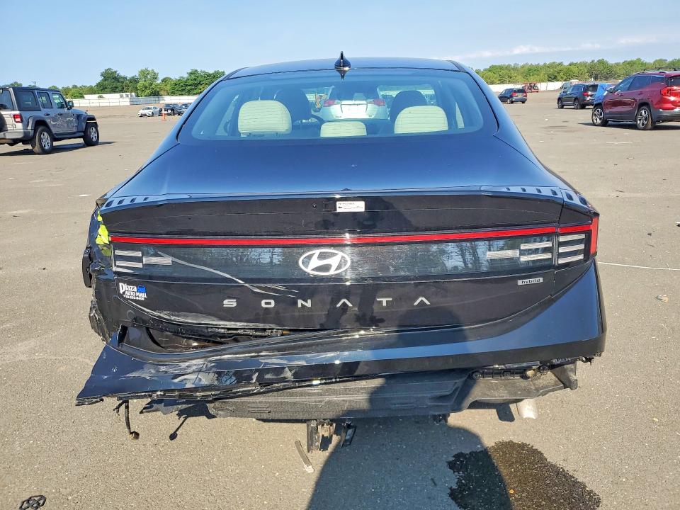 2025 Hyundai Sonata VIN KMHL34JJ0SA134504 COPART salvage auction — REAR END, Id - Salvage Certificate Of Title, sold $9,200 on 2026-08-21 (photo 6)