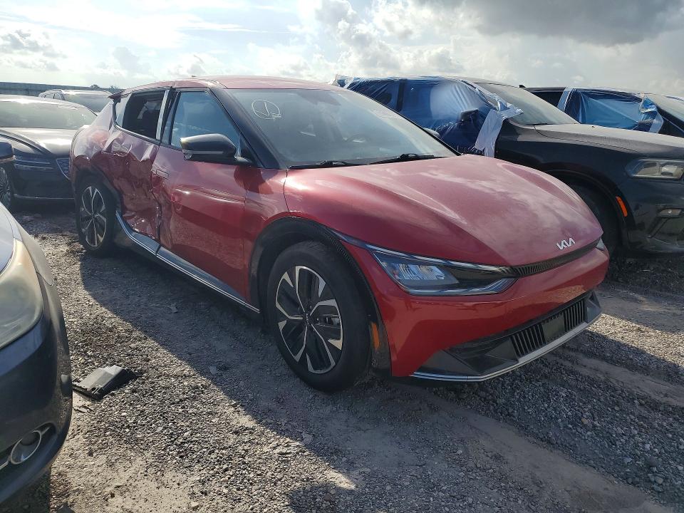 2023 Kia Ev6 VIN KNDC34LA4P5612053 COPART salvage auction — SIDE, TX - CERTIFICATE OF TITLE, sold $5,300 on 2026-07-08 (photo 4)