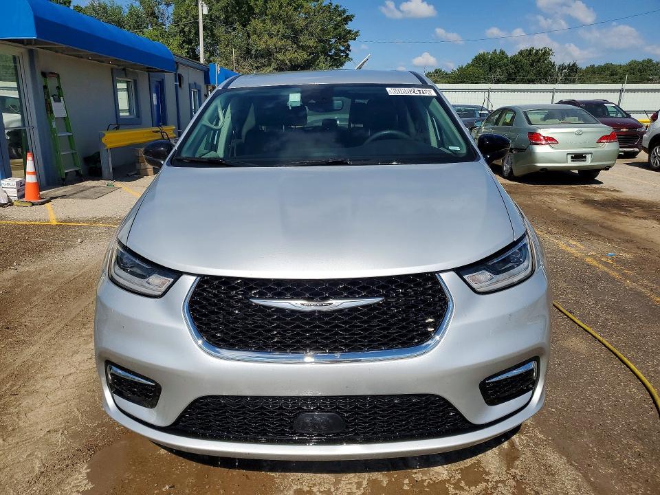 2024 Chrysler Pacifica VIN 2C4RC1BG2RR129570 COPART salvage auction — WATER/FLOOD, Fl - Dlr Only Salvage/Rebuildable, sold $8,700 on 2026-07-29 (photo 5)