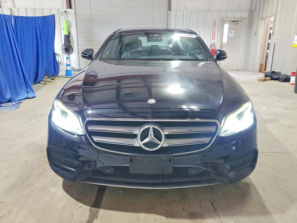 2017 Mercedes-benz E-klasse VIN WDDZF4KB2HA147413 COPART salvage auction — MINOR DENT/SCRATCHES, Salvage Title, sold $1,600 on 2026-08-20 (photo 5)