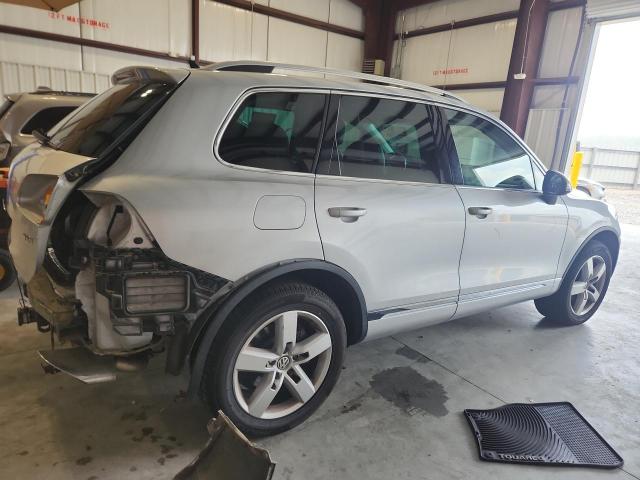 2011 Volkswagen Touareg VIN WVGFK9BP0BD002003 COPART salvage auction — FRONT END, FL - CERT OF TITLE SLVG REBUILDABLE, sold $1,900 on 2026-07-14 (photo 3)
