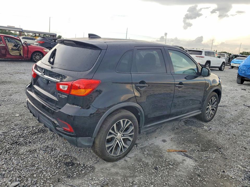 2018 Mitsubishi Outlander VIN JA4AP3AU8JZ029806 COPART salvage auction — MINOR DENT/SCRATCHES, Fl - Certificate Of Title (P), sold $2,950 on 2026-07-14 (photo 3)