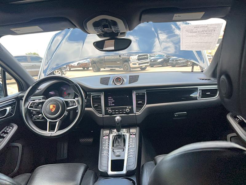 2018 Porsche Macan VIN WP1AB2A5XJLB34419 COPART salvage auction — MINOR DENT/SCRATCHES, Tx - Certificate Of Title (P), sold $6,100 on 2026-07-21 (photo 9)