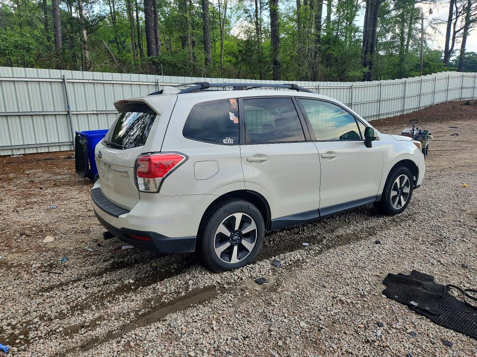 2017 Subaru Forester VIN JF2SJAEC9HH530383 COPART salvage auction — MINOR DENT/SCRATCHES, Nc - Dealer Only Clean Title, sold $1,200 on 2026-07-31 (photo 3)
