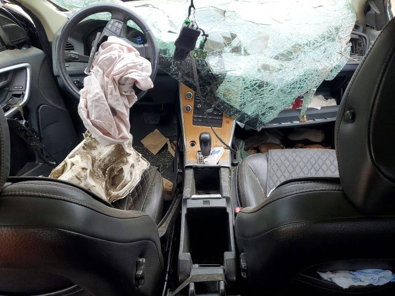 2010 Volvo Xc60 VIN YV4992DZ5A2083767 COPART salvage auction — ROLLOVER, MI - CERTIFICATE OF TITLE, sold $500 on 2026-08-12 (photo 8)