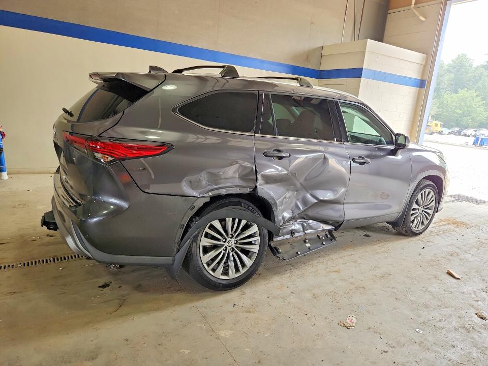 2021 Toyota Highlander VIN 5TDFZRBH2MS086163 COPART salvage auction — SIDE, VA - CERT OF TITLE - SALVAGE, sold $525 on 2026-07-31 (photo 3)