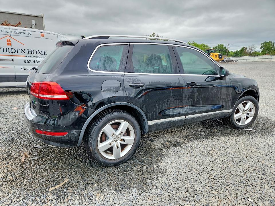 2011 Volkswagen Touareg VIN WVGFF9BP4BD005930 COPART salvage auction — WATER/FLOOD, NJ - CERT OF TITLE-SALVAGE FLOOD, sold $375 on 2026-08-11 (photo 3)