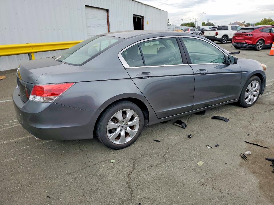 2008 Honda Accord VIN JHMCP26738C065331 COPART salvage auction — MINOR DENT/SCRATCHES, CA - DIS/DLR/EXP ONLY CLEAN TITLE, sold $2,200 on 2026-07-17 (photo 3)