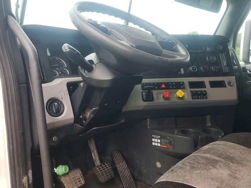2019 Freightliner All other VIN 3AKJHHDR6KSKR3700 COPART salvage auction — MINOR DENT/SCRATCHES, CT, sold $10,900 on 2026-08-14 (photo 8)
