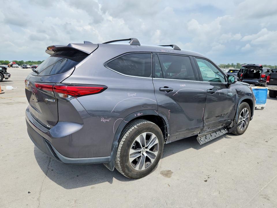 2021 Toyota Highlander VIN 5TDGBRCH5MS033643 COPART salvage auction — FRONT END, Tn - Salvage Certificate, sold $2,050 on 2026-07-27 (photo 3)