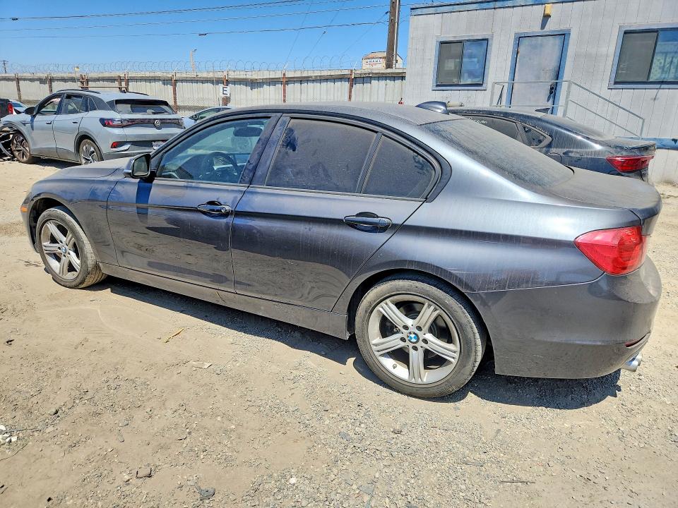 2012 BMW 3er VIN WBA3A5C56CF344719 COPART salvage auction — MINOR DENT/SCRATCHES, Ca - Dis/Dlr/Exp Only Clean Title, sold $575 on 2026-08-19 (photo 2)