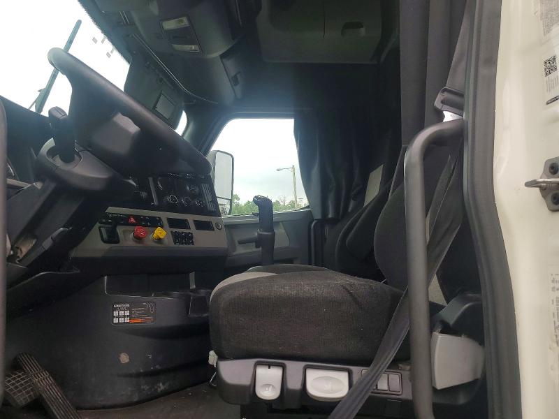 2019 Freightliner All other VIN 3AKJHHDR6KSKR3700 COPART salvage auction — MINOR DENT/SCRATCHES, CT, sold $10,900 on 2026-08-14 (photo 7)