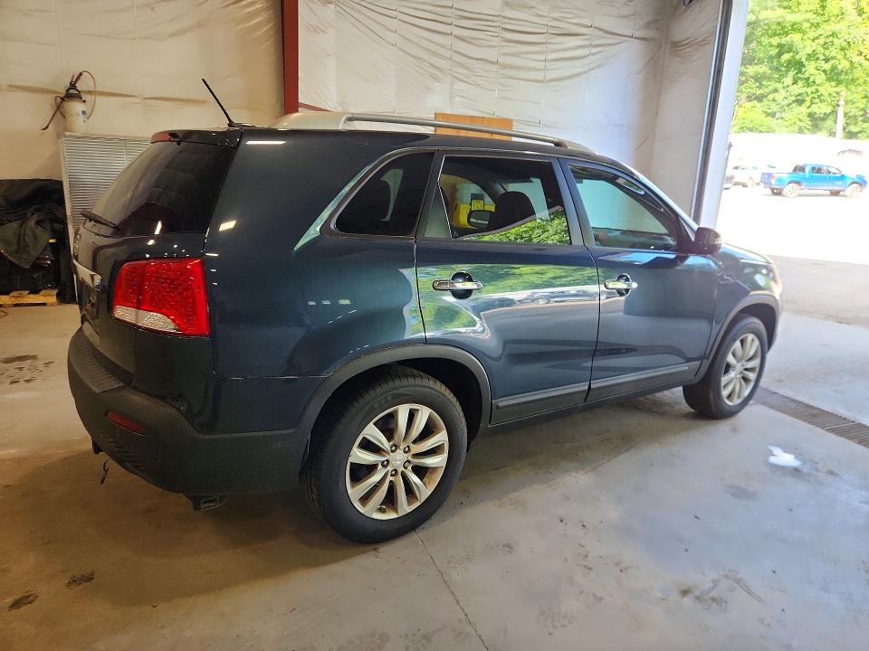 2011 Kia Sorento VIN 5XYKT4A26BG119885 COPART salvage auction — MINOR DENT/SCRATCHES, VT - CERTIFICATE OF TITLE, sold $1,650 on 2026-07-20 (photo 3)