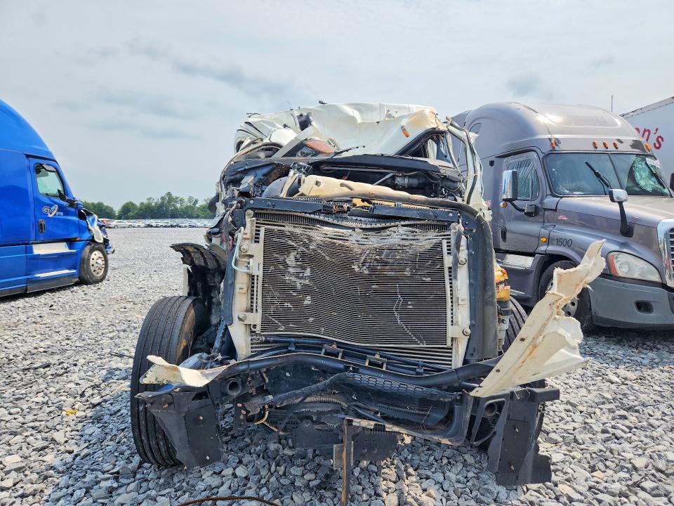 2025 Freightliner Cascadia 126 VIN 3AKJHLDV4SDVM8137 COPART salvage auction — ROLLOVER, AZ - CERT OF TITLE - SALVAGE, sold $8,300 on 2026-08-13 (photo 5)