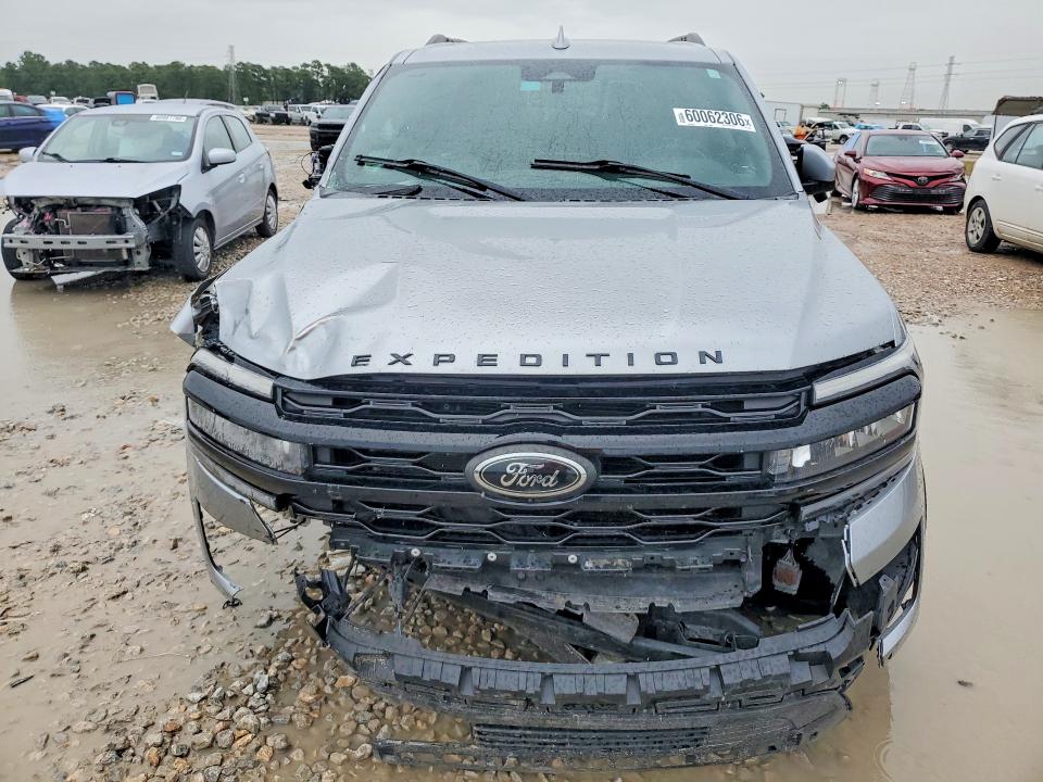 2023 Ford Expedition VIN 1FMJU1K84PEA13988 COPART salvage auction — FRONT END, TX - SALVAGE VEHICLE TITLE, sold $8,500 on 2026-07-28 (photo 5)