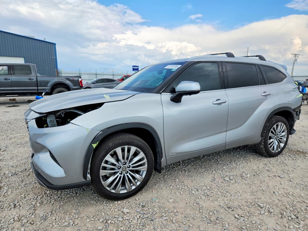 2024 Toyota Highlander Hybrid VIN 5TDEBRCH1RS642825 — COPART salvage auction photo