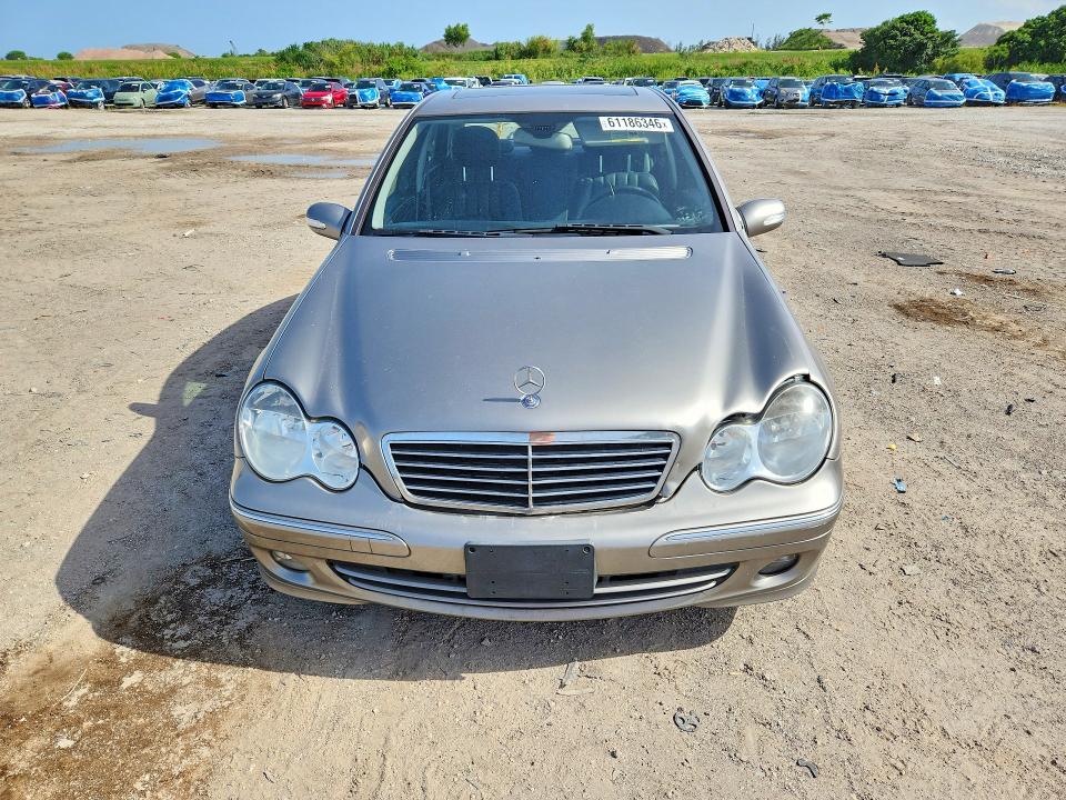 2007 Mercedes-benz C class VIN WDBRF92H77F914023 COPART salvage auction — MINOR DENT/SCRATCHES, FL - CERT OF TITLE-REBUILT, sold $500 on 2026-07-28 (photo 5)