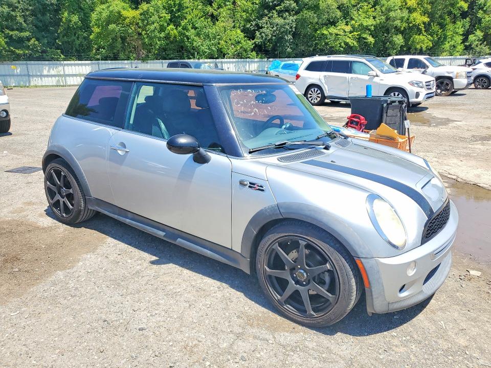 2004 Mini Cooper VIN WMWRE33474TD82492 COPART salvage auction — MINOR DENT/SCRATCHES, Ok - Certificate Of Title, sold $575 on 2026-07-30 (photo 4)