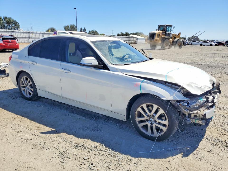 2013 BMW 3er VIN WBA3C1C52DF441551 COPART salvage auction — FRONT END, Ca - Salvage Certificate, sold $575 on 2026-08-06 (photo 4)