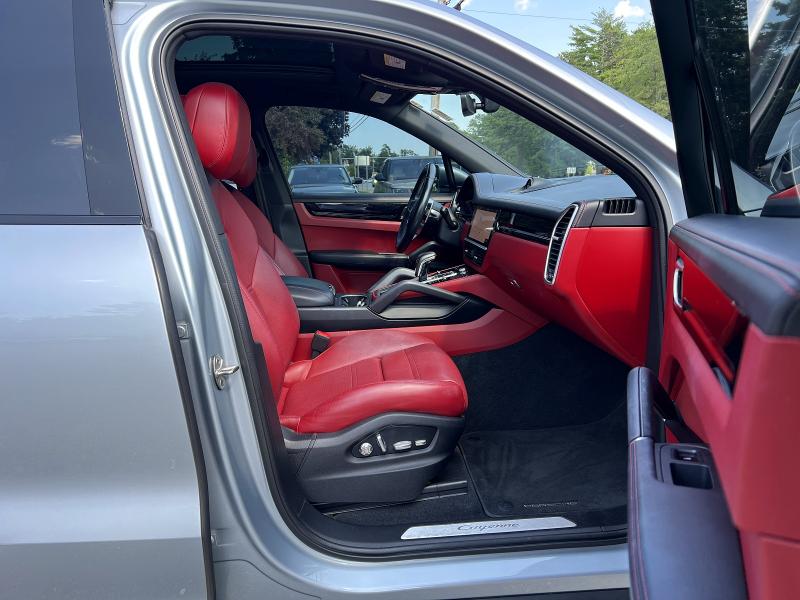 2020 Porsche Cayenne VIN WP1AA2AY2LDA09828 COPART salvage auction — MINOR DENT/SCRATCHES, Fl - Certificate Of Title (P), sold $24,900 on 2026-08-03 (photo 5)