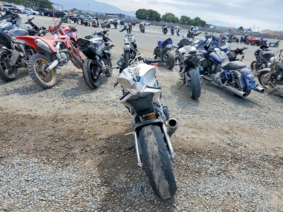 2016 Aprilia Rsv VIN ZD4RKUB01GS000324 COPART salvage auction — FRONT END, Nv - Dis/Dlr/Exp Only Salvage Title, sold $2,250 on 2026-07-31 (photo 4)