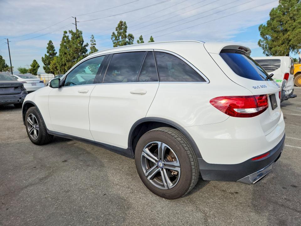 2016 Mercedes-benz Glc class VIN WDC0G4JB2GF113842 COPART salvage auction — MINOR DENT/SCRATCHES, Ca - Dis/Dlr/Exp Only Clean Title, sold $6,500 on 2026-07-27 (photo 2)