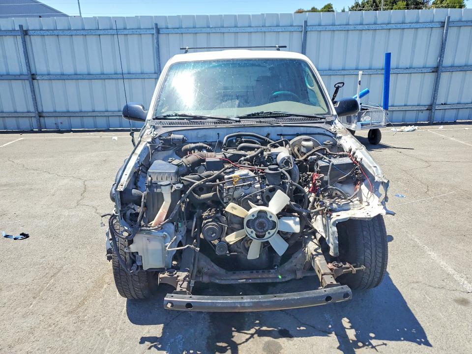 2002 Toyota Tacoma VIN 5TENL42N92Z136062 COPART salvage auction — FRONT END, Ca - Dis/Dlr/Exp Only Clean Title, sold $1,650 on 2026-07-31 (photo 5)
