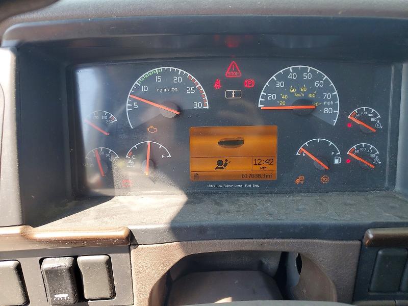 2013 Volvo VIN 4V4NC9TH4DN568607 COPART salvage auction — MINOR DENT/SCRATCHES, Ks - Dealer Only Clean Title, sold $1,050 on 2026-08-20 (photo 9)