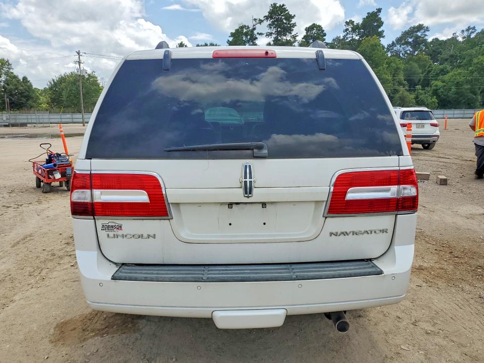 2014 Lincoln Navigator VIN 5LMJJ2H58EEL07867 COPART salvage auction — MINOR DENT/SCRATCHES, La - Certificate Of Title, sold $800 on 2026-07-28 (photo 6)