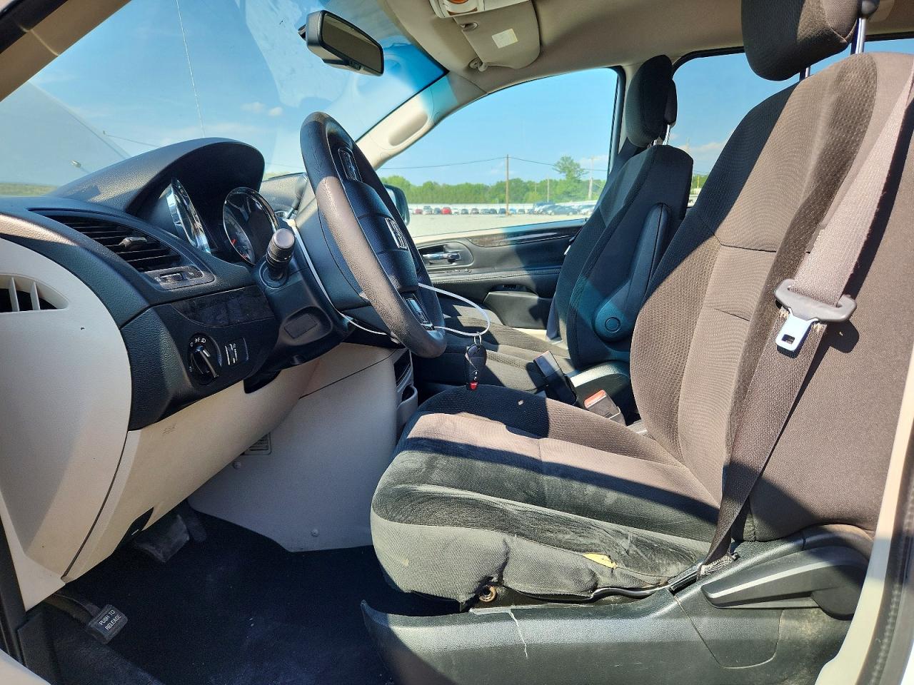 2017 Dodge Grand caravan VIN 2C4RDGCG2HR745878 COPART salvage auction — Minor Dent/Scratches, MI - CERTIFICATE OF TITLE, sold $10,500 on 2026-08-26 (photo 7)