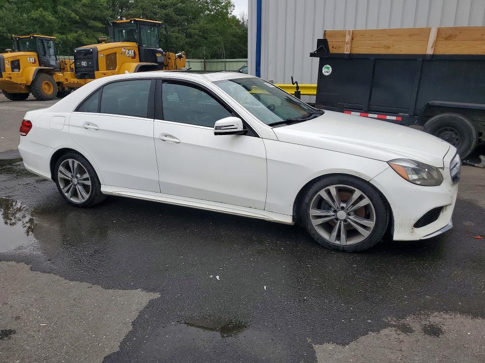 2014 Mercedes-benz E-klasse VIN WDDHF5KBXEA977554 COPART salvage auction — NORMAL WEAR, Wv - Certificate Of Title, sold $100 on 2026-07-28 (photo 4)