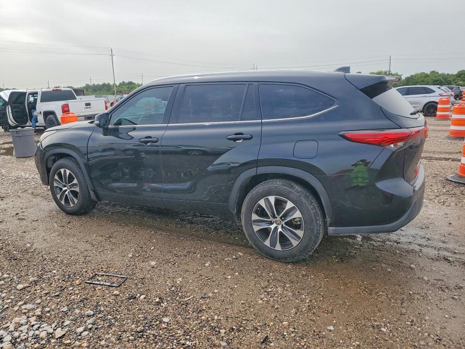 2021 Toyota Highlander VIN 5TDGZRAH1MS039907 COPART salvage auction — MINOR DENT/SCRATCHES, Tx - Certificate Of Title, sold $17,800 on 2026-07-29 (photo 2)