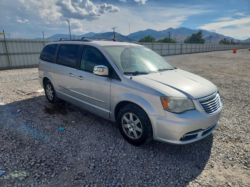 2012 Chrysler Voyager VIN 2C4RC1CG5CR124238 COPART salvage auction — MINOR DENT/SCRATCHES, Ut - Certificate Of Title, sold $550 on 2026-07-28 (photo 4)