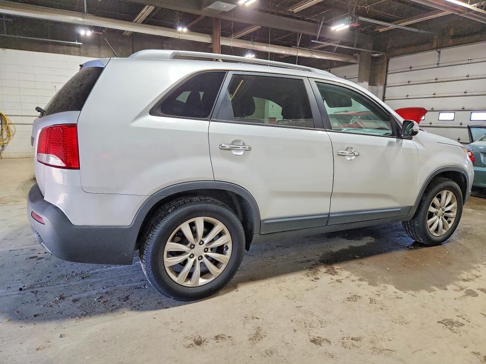 2011 Kia Sorento VIN 5XYKT4A25BG054088 COPART salvage auction — MINOR DENT/SCRATCHES, CA - NON PUBLIC CLEAN TITLE, sold $250 on 2026-07-21 (photo 3)